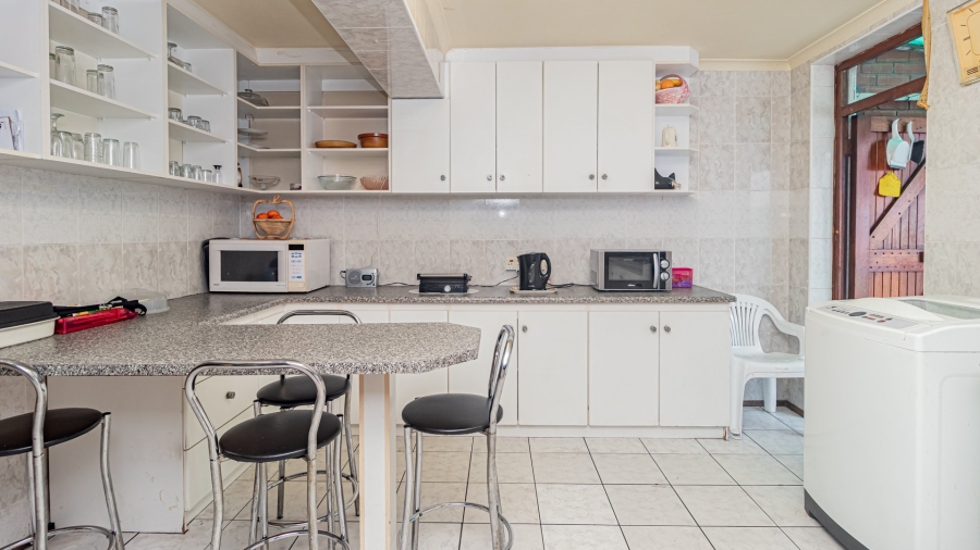 3 Bedroom Property for Sale in Westridge Western Cape